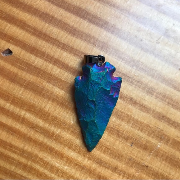 Iridescent arrowhead charm - Picture 5 of 5